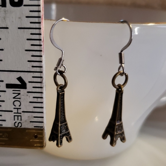 I love Paris medium Eiffel Tower earrings - Picture 2 of 2